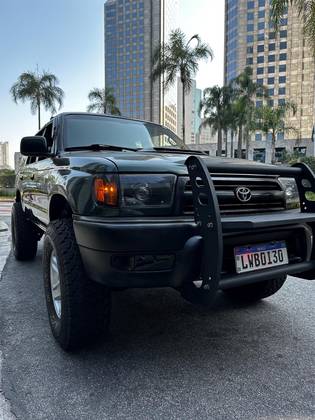 TOYOTA HILUX SW4 3.0 4X4 8V TURBO DIESEL 4P MANUAL